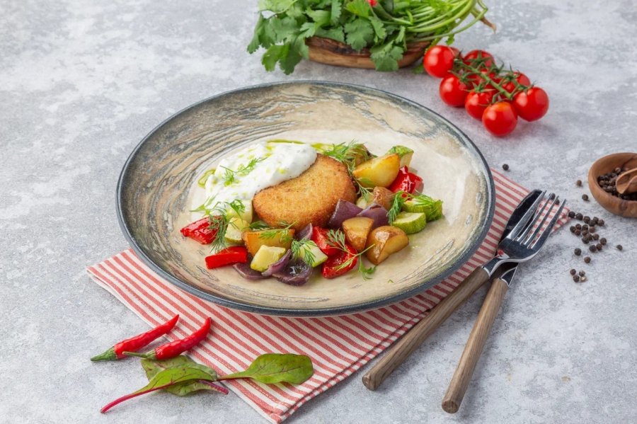 Рыбная котлета с овощами